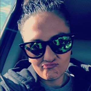 Meet your Posher, Cynthia